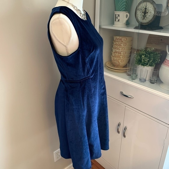 ALYA navy velvet fit and flare sleeves dress - Picture 2 of 7